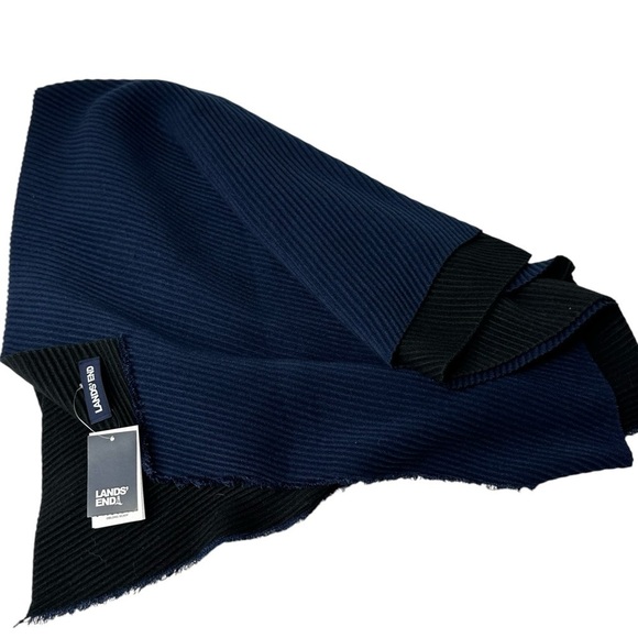 Lands End Navy and Black Ribbed Reversible Scarf - Picture 3 of 8